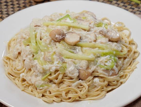 Crab Meat with Yee-Mein Noodle Soup / 蟹肉窩伊麵